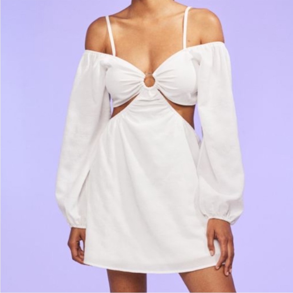 H&M Dividend White Cut-Out Mini Dress Long Sleeves V Neck Ring Detail